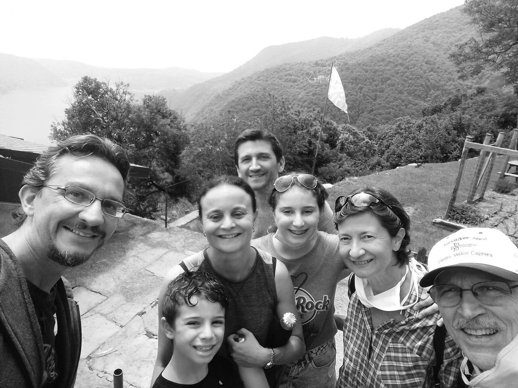 p 23 piero marta con la famiglia silvia e luigi al monte di carate1